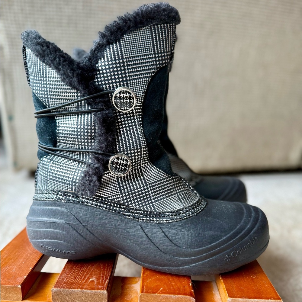 Columbia Silver & Black Slip On Winter Boots 9.5